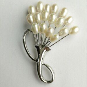 Vintage White Cultured Freshwater Pearl bouquet Brooch Pin in silver